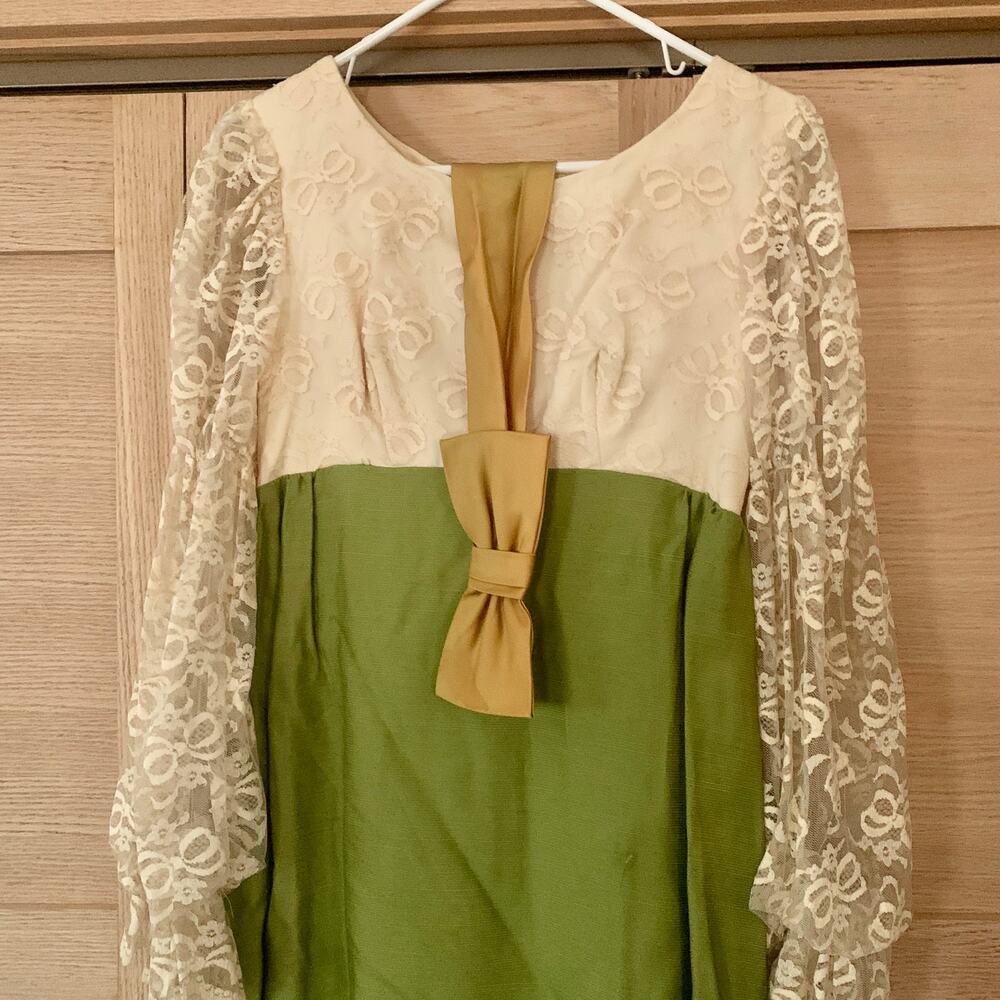 Vintage Green Maxi Dress with Satin Bow Belt 1970s Cream Lace Formal Dress - Picture 2 of 11